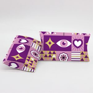 Κουτί Pillow Box 3x8x13cm τυπωμένο με ταπετσαρία μωβ ματάκια