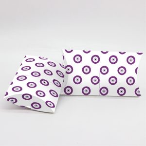 Κουτί Pillow Box 3x8x13cm τυπωμένο με ταπετσαρία μωβ ματάκια