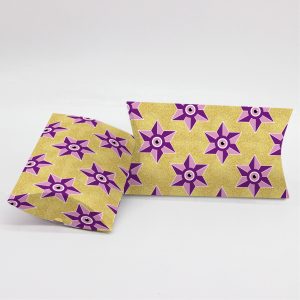 Κουτί Pillow Box 3x8x13cm τυπωμένο με ταπετσαρία μωβ ματάκια